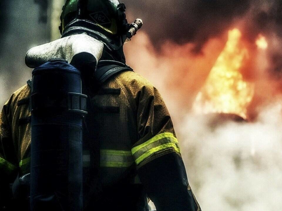 Пожарно-спасательные подразделения ликвидировали пожар в Пудожском районе.